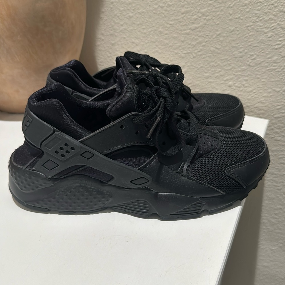 NIKE AIR HUARACHE - Size 4.5 - 23.5 CM